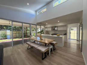6 Yeri Drive - Rainbow Shores. Aircon. Pets Welcome. Walk to beach